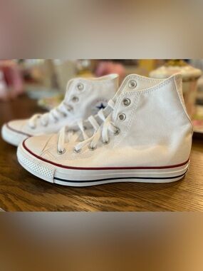 New Converse White Sneakers size 7 womens